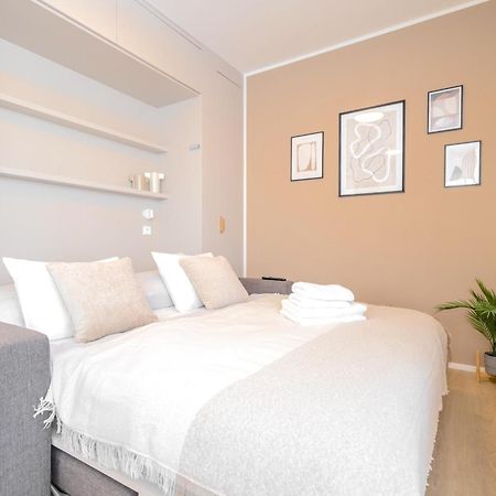 Bright 2Br - 8Th Floor, Balcony, Free Parking - By Gravity Prague Apartment Ngoại thất bức ảnh