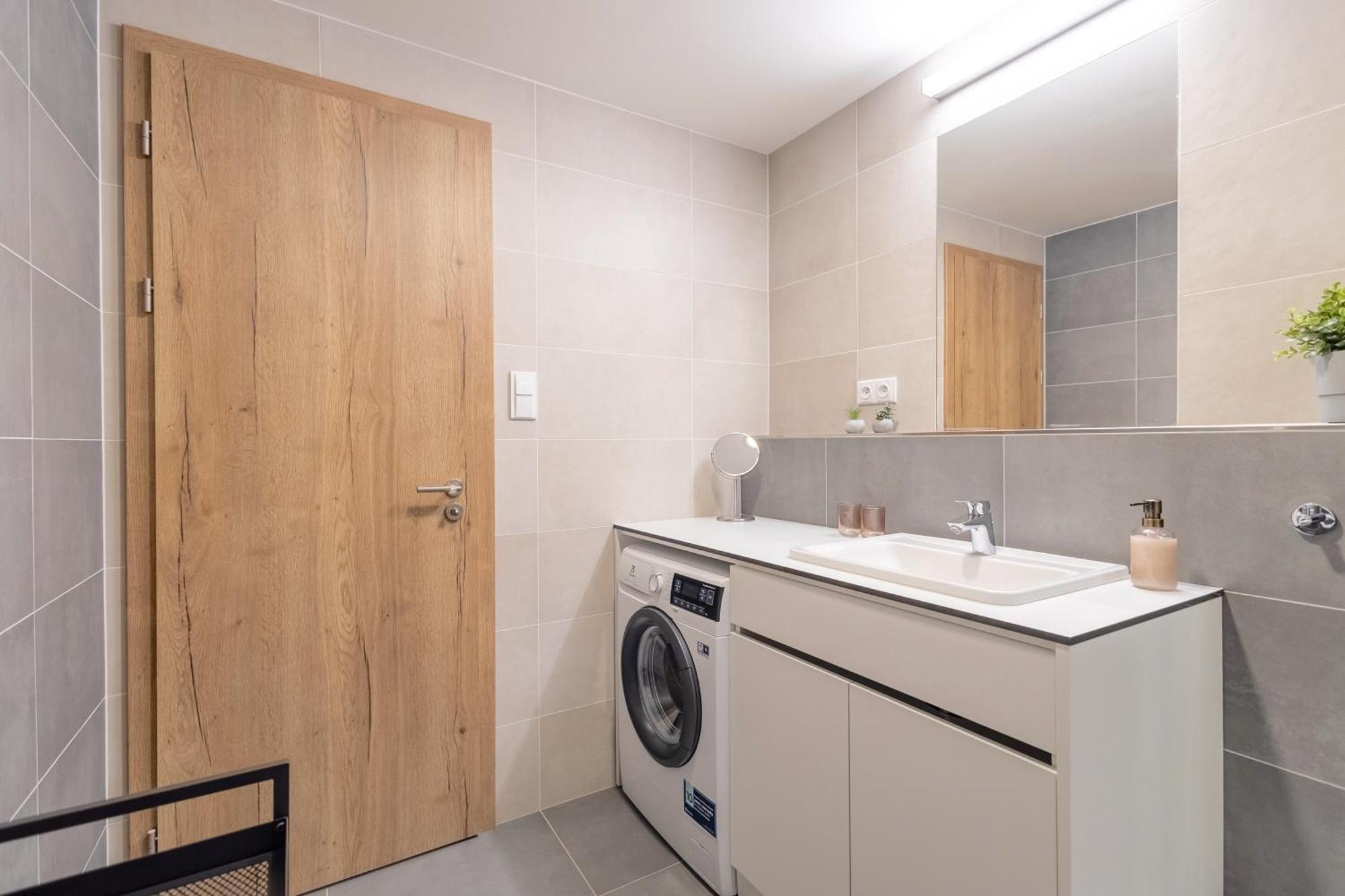 Bright 2Br - 8Th Floor, Balcony, Free Parking - By Gravity Prague Apartment Ngoại thất bức ảnh