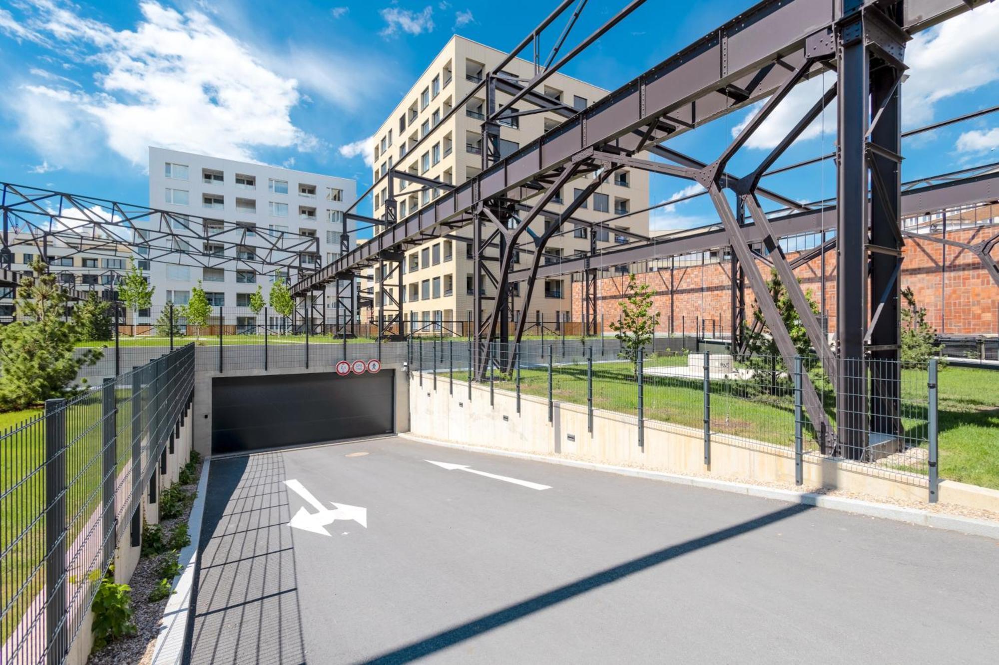 Bright 2Br - 8Th Floor, Balcony, Free Parking - By Gravity Prague Apartment Ngoại thất bức ảnh