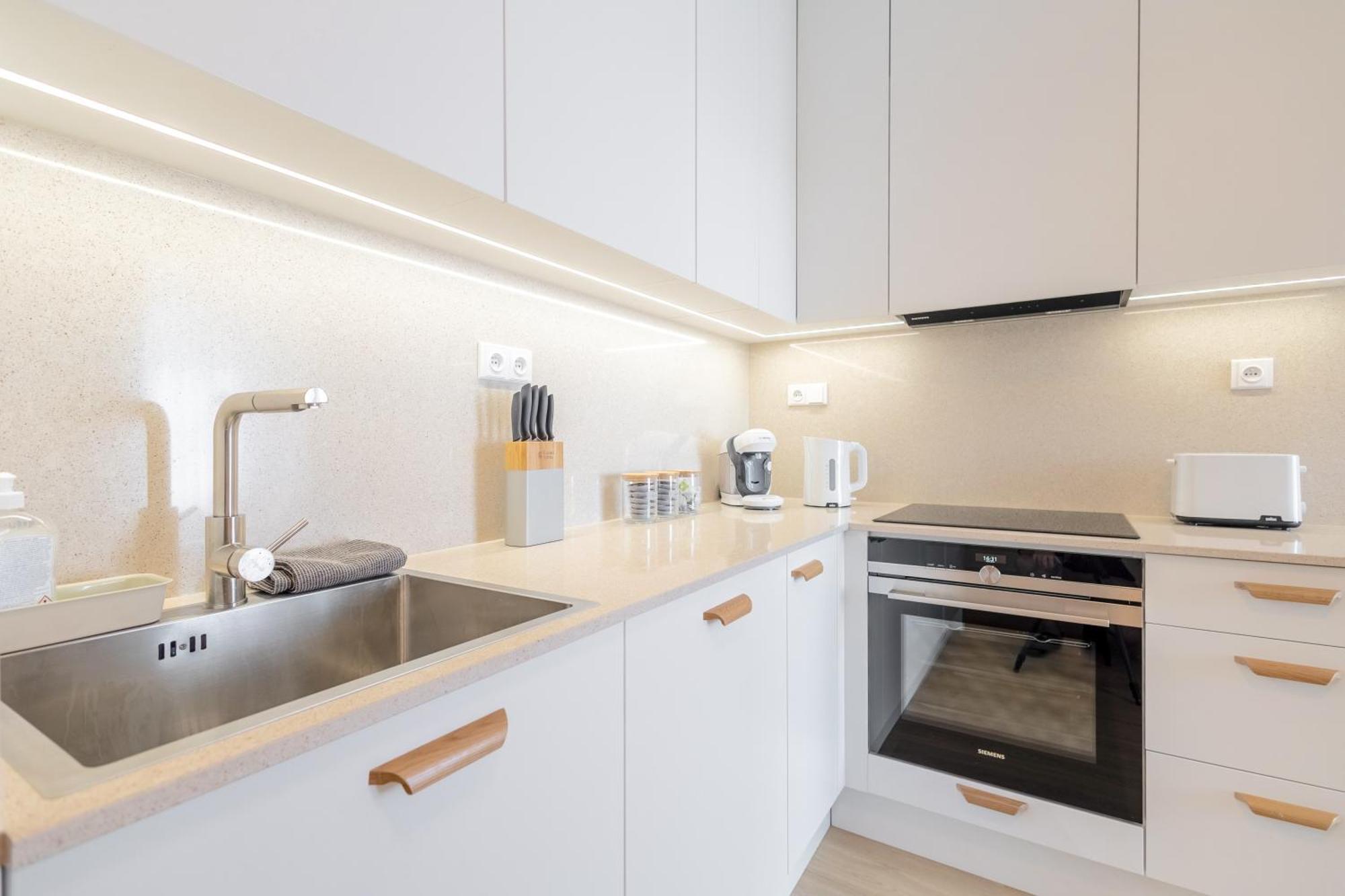 Bright 2Br - 8Th Floor, Balcony, Free Parking - By Gravity Prague Apartment Ngoại thất bức ảnh