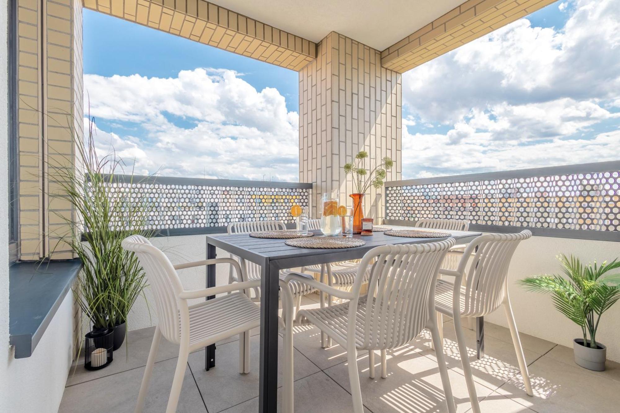 Bright 2Br - 8Th Floor, Balcony, Free Parking - By Gravity Prague Apartment Ngoại thất bức ảnh