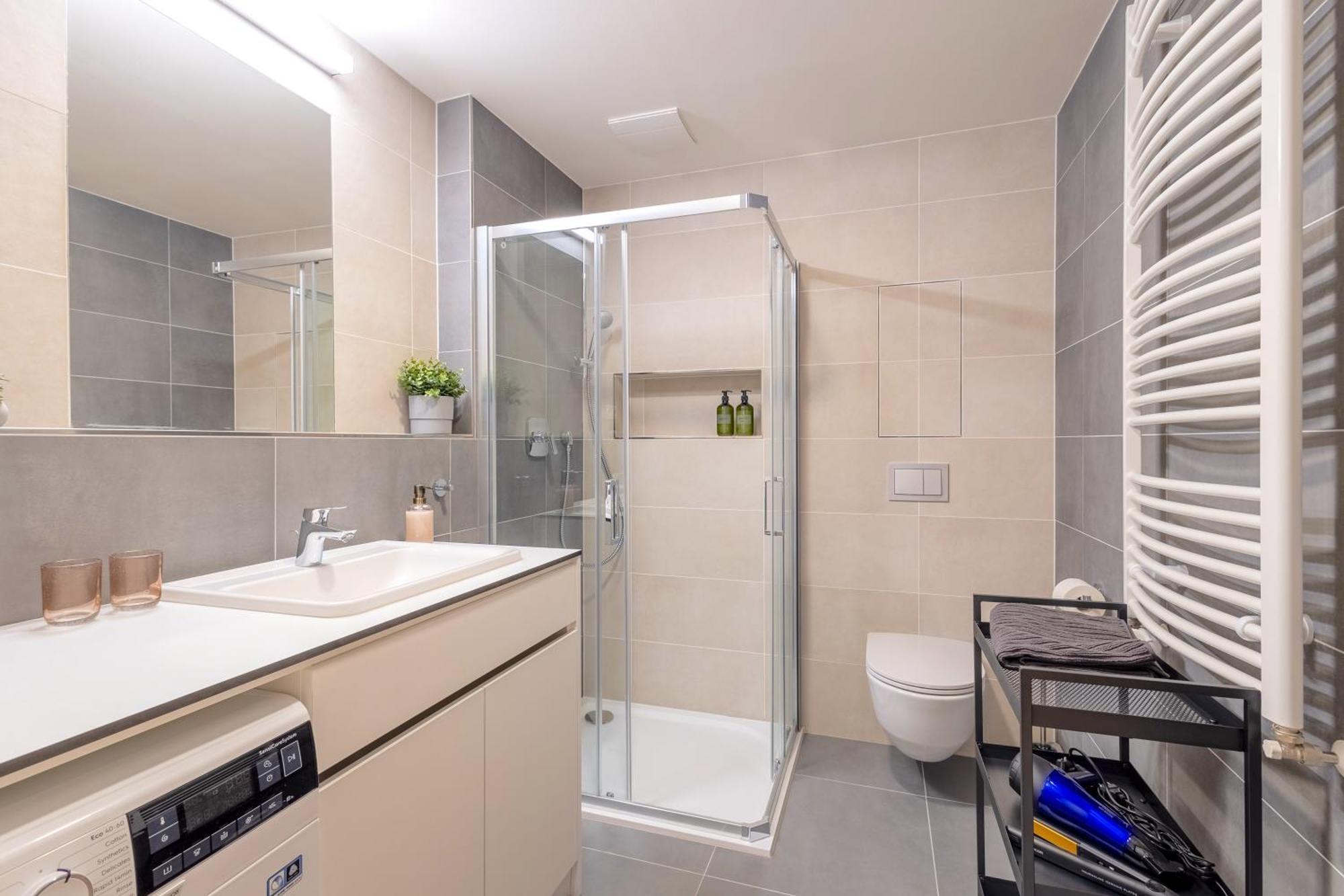 Bright 2Br - 8Th Floor, Balcony, Free Parking - By Gravity Prague Apartment Ngoại thất bức ảnh