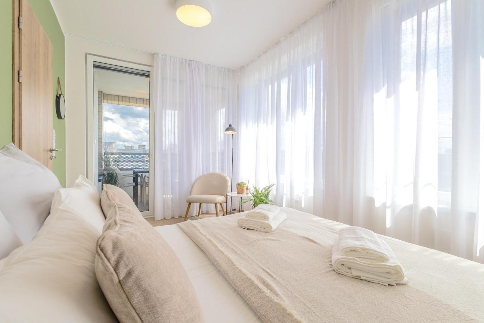 Bright 2Br - 8Th Floor, Balcony, Free Parking - By Gravity Prague Apartment Ngoại thất bức ảnh